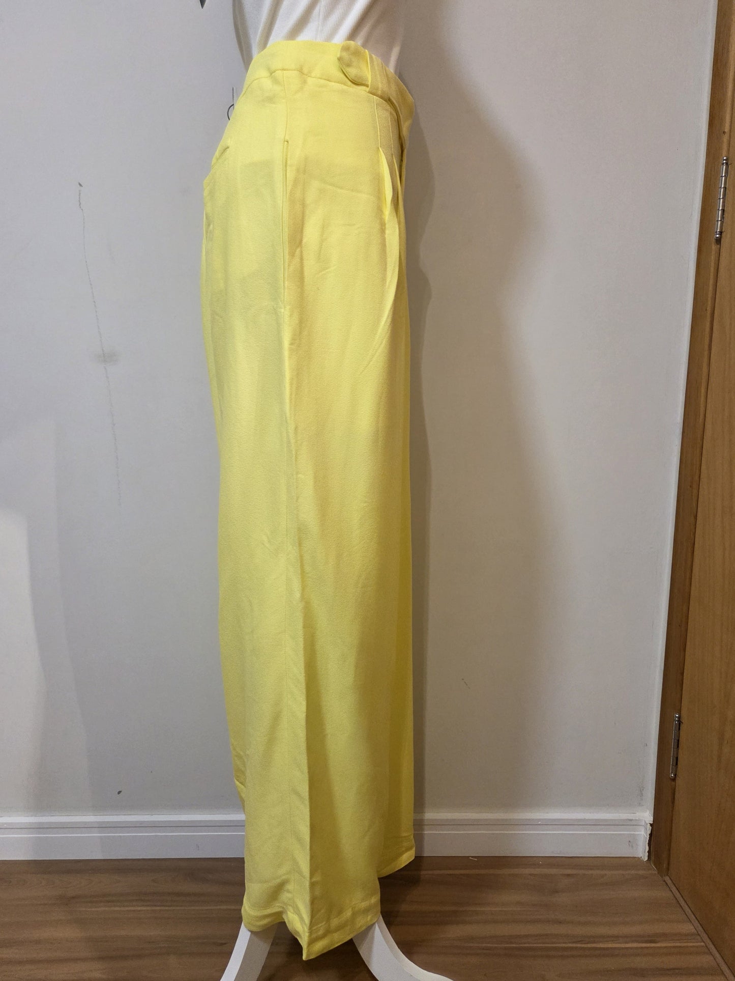 Calça Farm Reta Pregas Amarelo