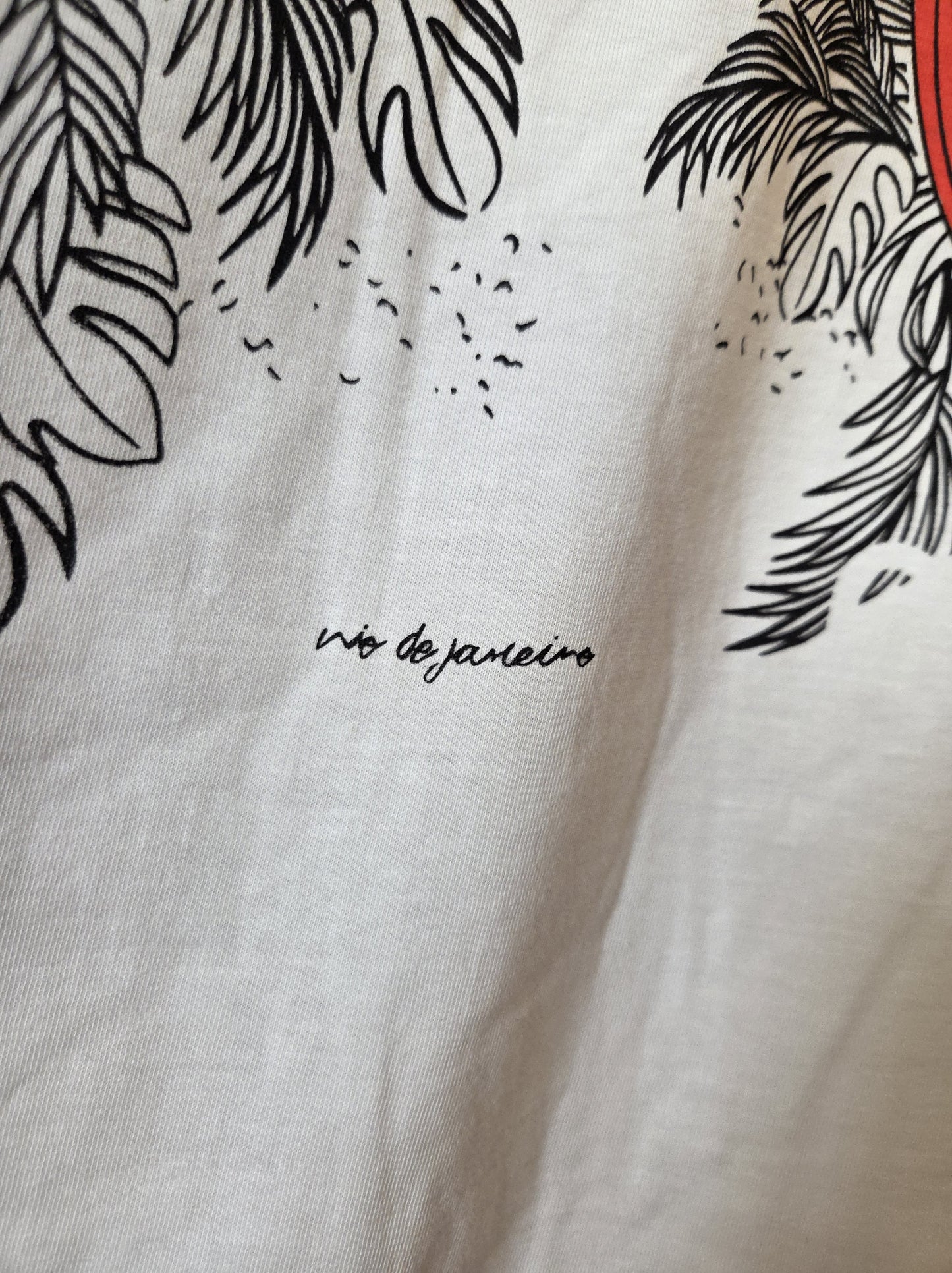 Camiseta Farm Estampa Arara Vermelha e Coqueiros