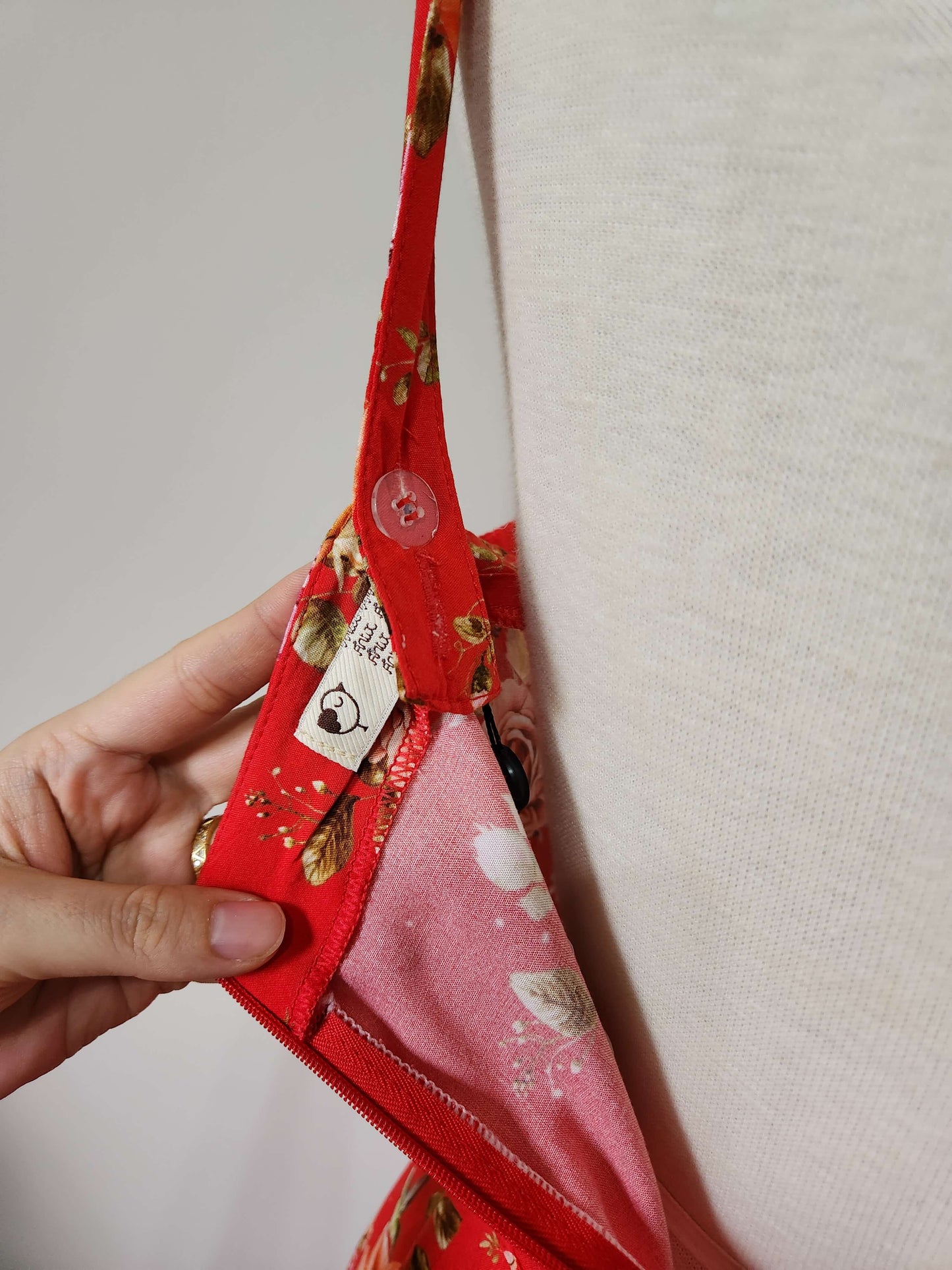 Vestido Vermelho Floral com Fenda e Bolsos – Viscose