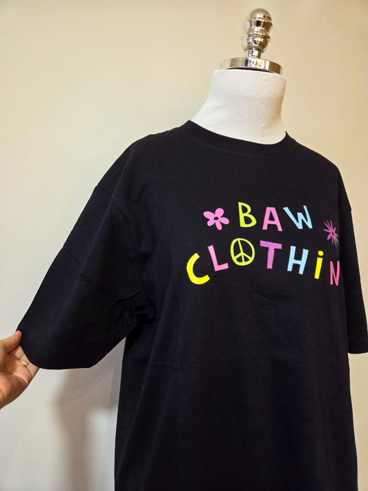 Camiseta Baw Escrita Colorida Fundo Preto
