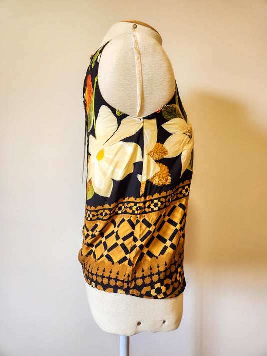 Regata Farm Floral Laranja e Creme Fundo Preto