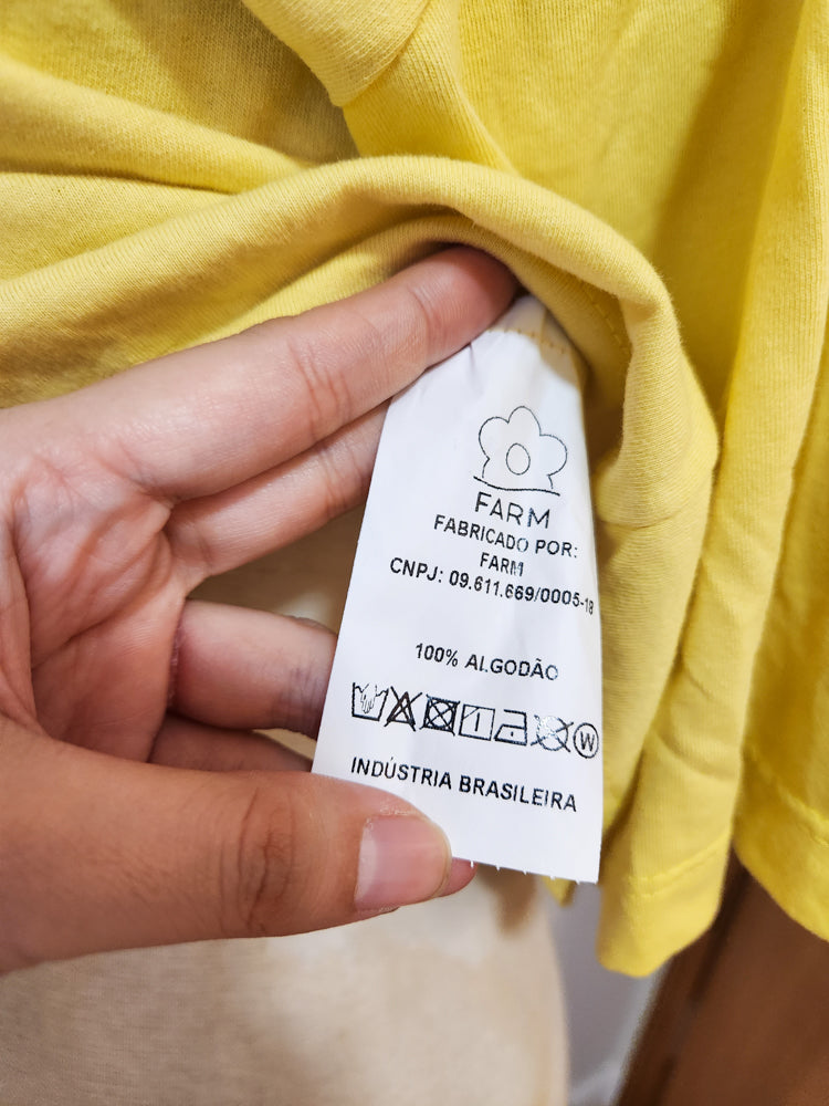 Camiseta Farm Arara Lilás Box - Fundo Amarelo