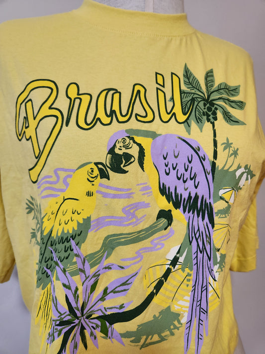 Camiseta Farm Arara Lilás Box - Fundo Amarelo