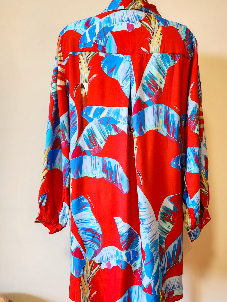 Camisa Farm Selva Doce Vermelha com Folhagens Azul