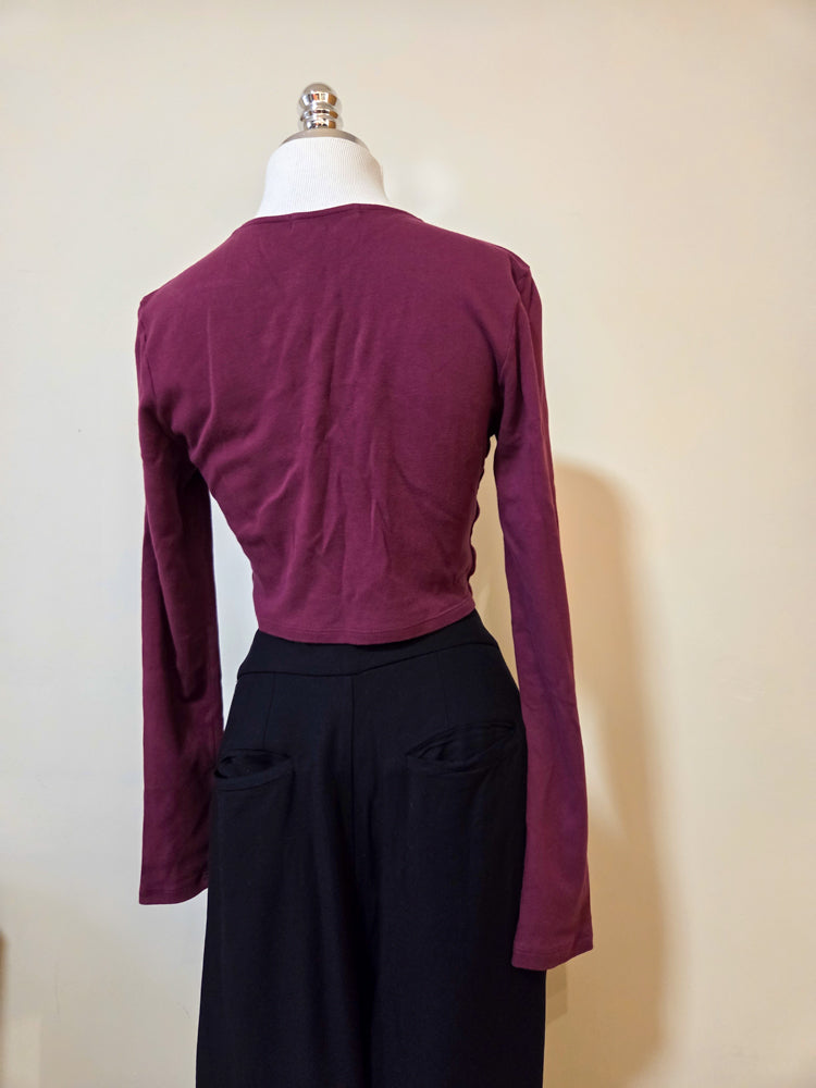 Blusinha Nati Vozza Vinho Manga Longa com Torção Frontal