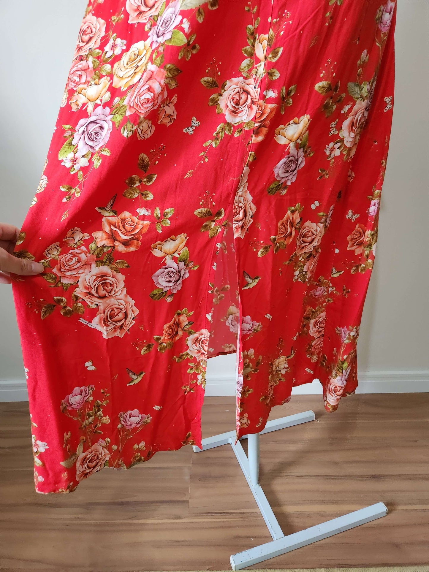 Vestido Vermelho Floral com Fenda e Bolsos – Viscose