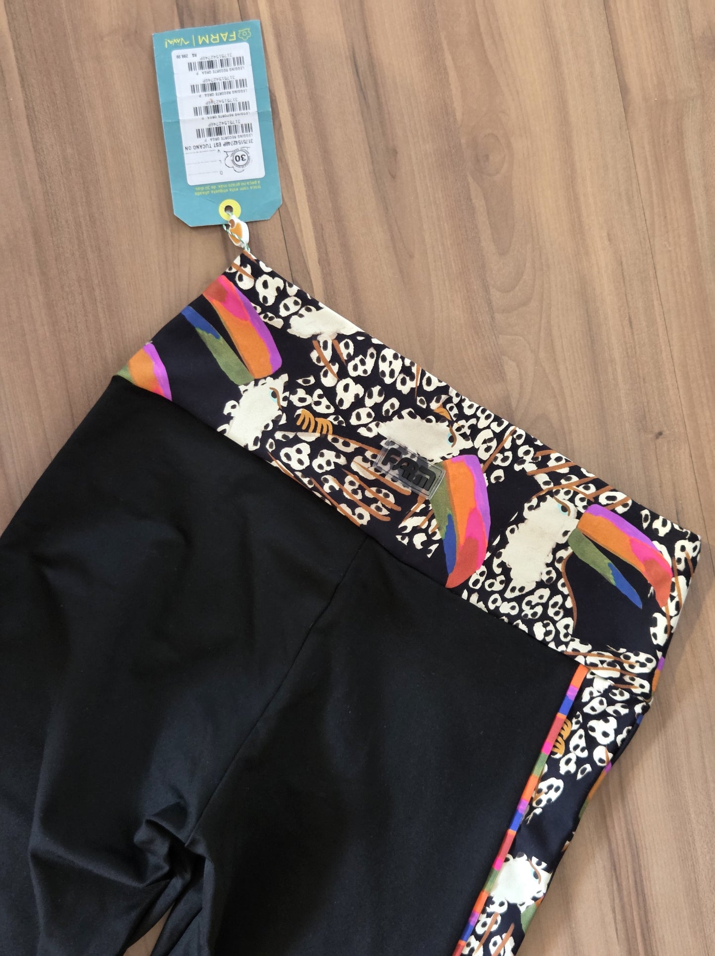 Calça Farm Adidas Preto com Estampa Tucanos Fitness