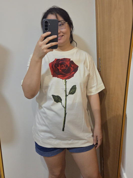 Camiseta Farm Rosa Vermelha Fundo Bege