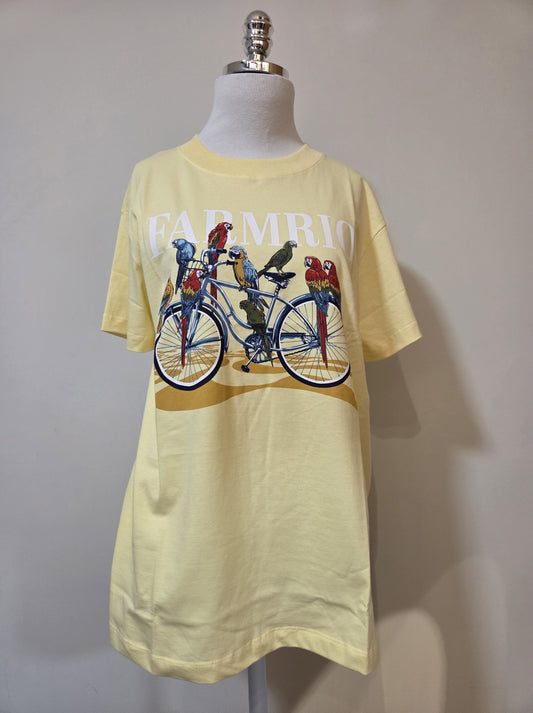 Camiseta Farm Bicicleta e Araras Fundo Amarelo