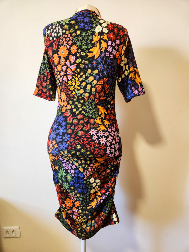 Vestido Farm Estampa Floral com Frutas e Franzido