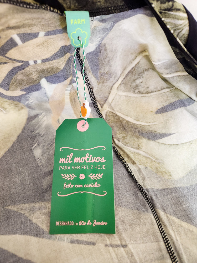 Kimono Farm Folhagens Verdes e Fundo Preto