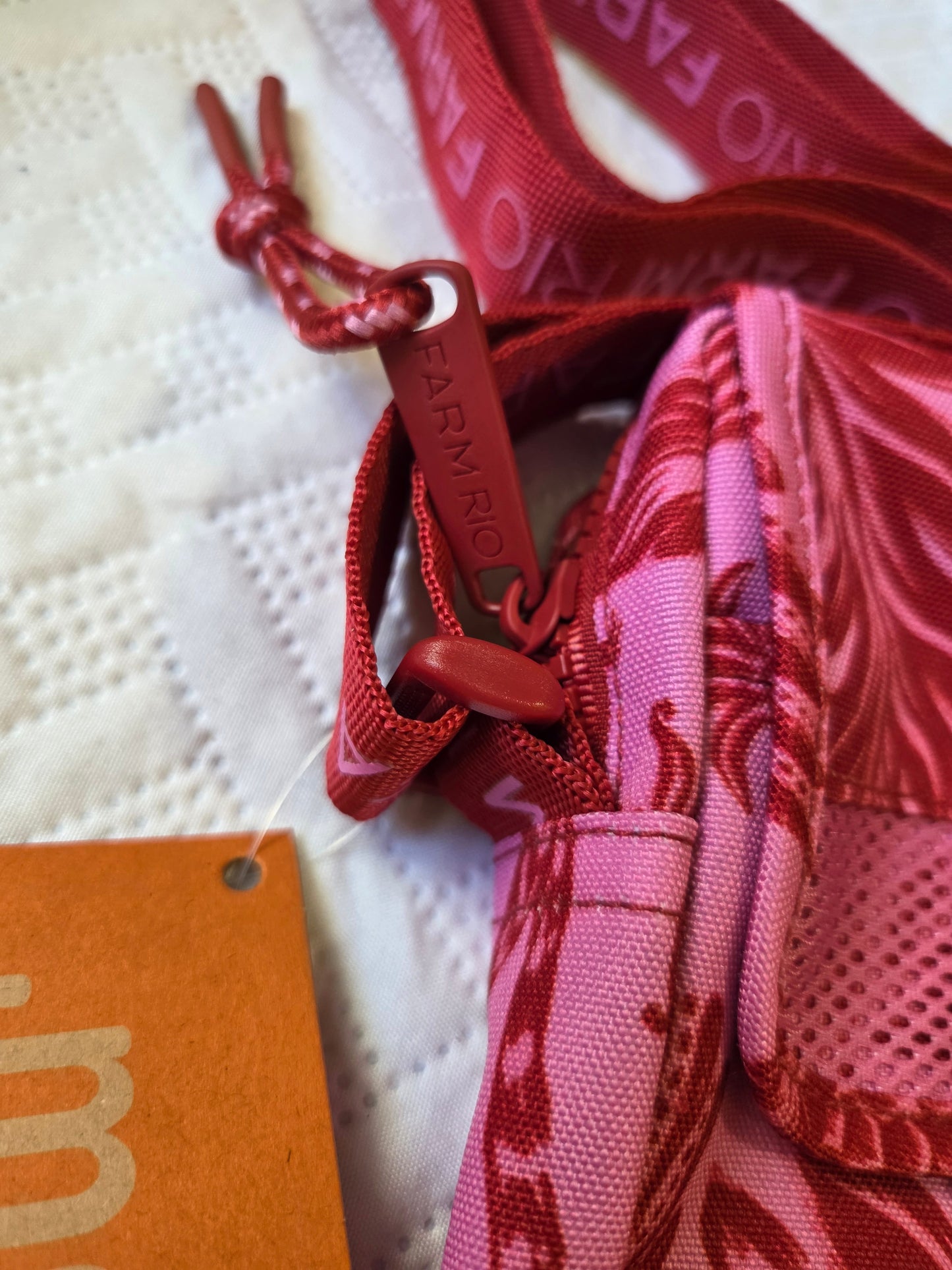 Bolsa Farm Fervo Rosa com Floral Vermelho