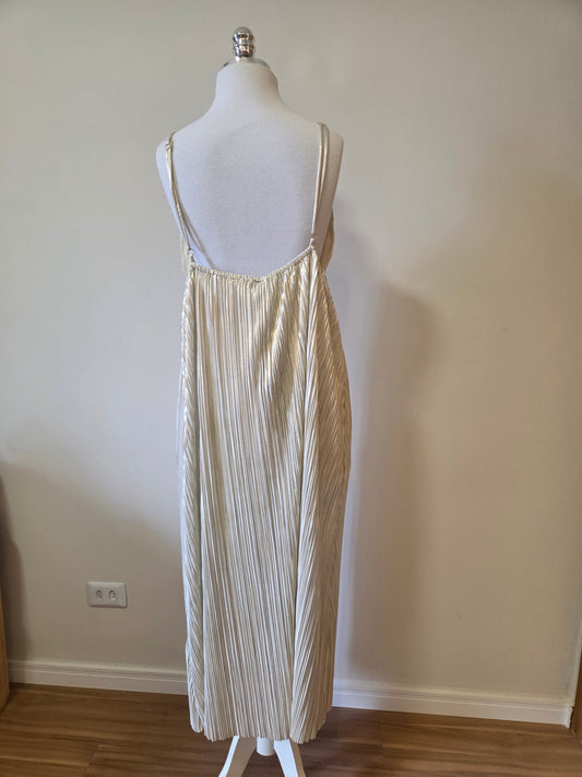 Túnica Farm Plissada Dourada - Efeito Metalizado