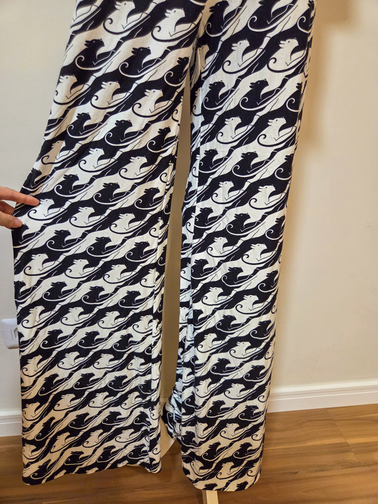 Calça Farm Pantalona Preto e Branco Animais