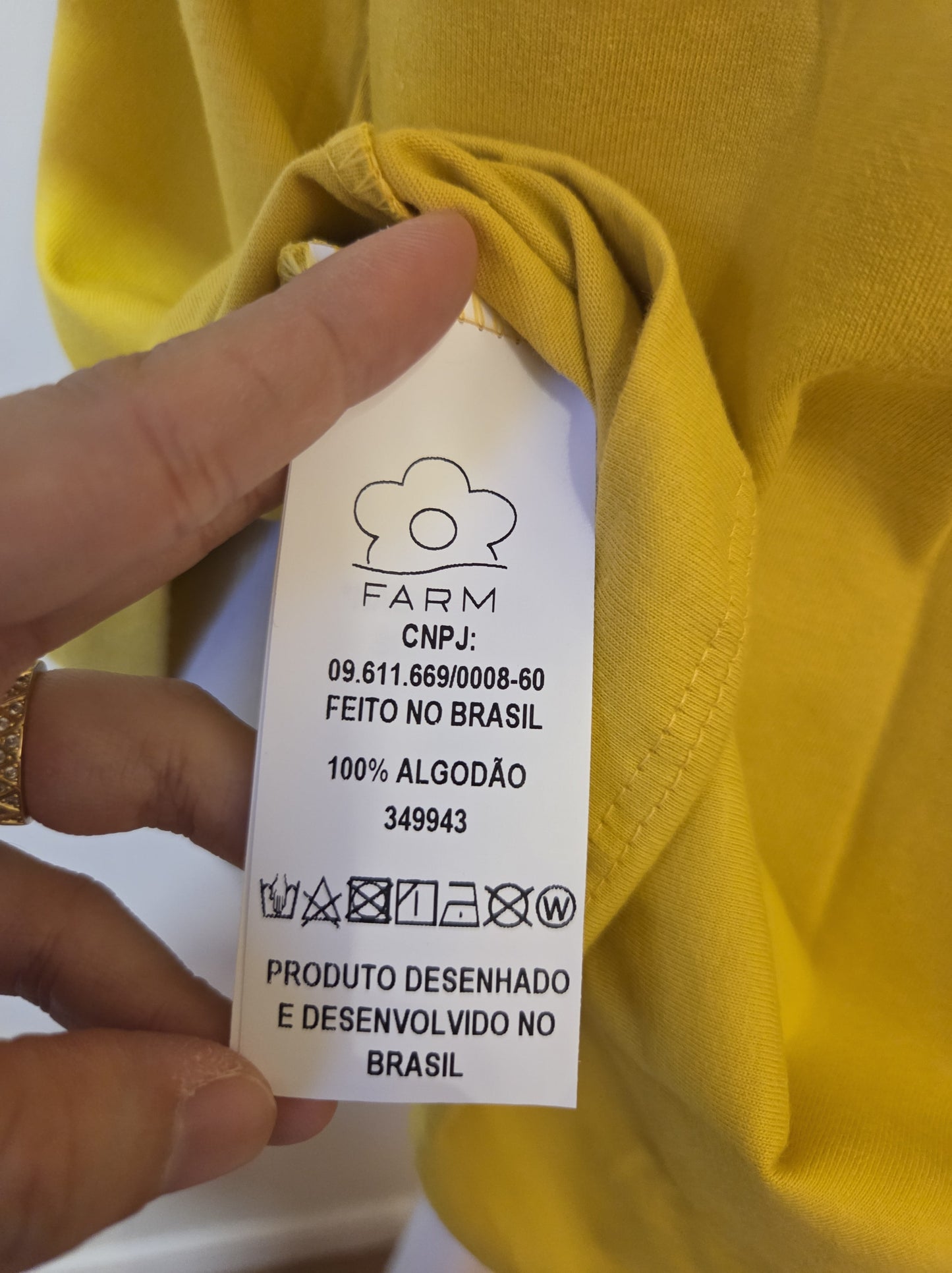 Camiseta Farm Estampa Ipanema - Um País Tropical Amarela