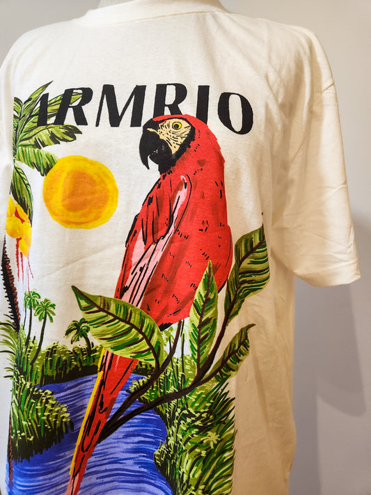 Camiseta Farm Arara Vermelha e Paisagem Tropical - Fundo off white