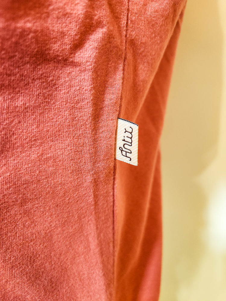 Camiseta Antix Goiaba com Bordado de Flor
