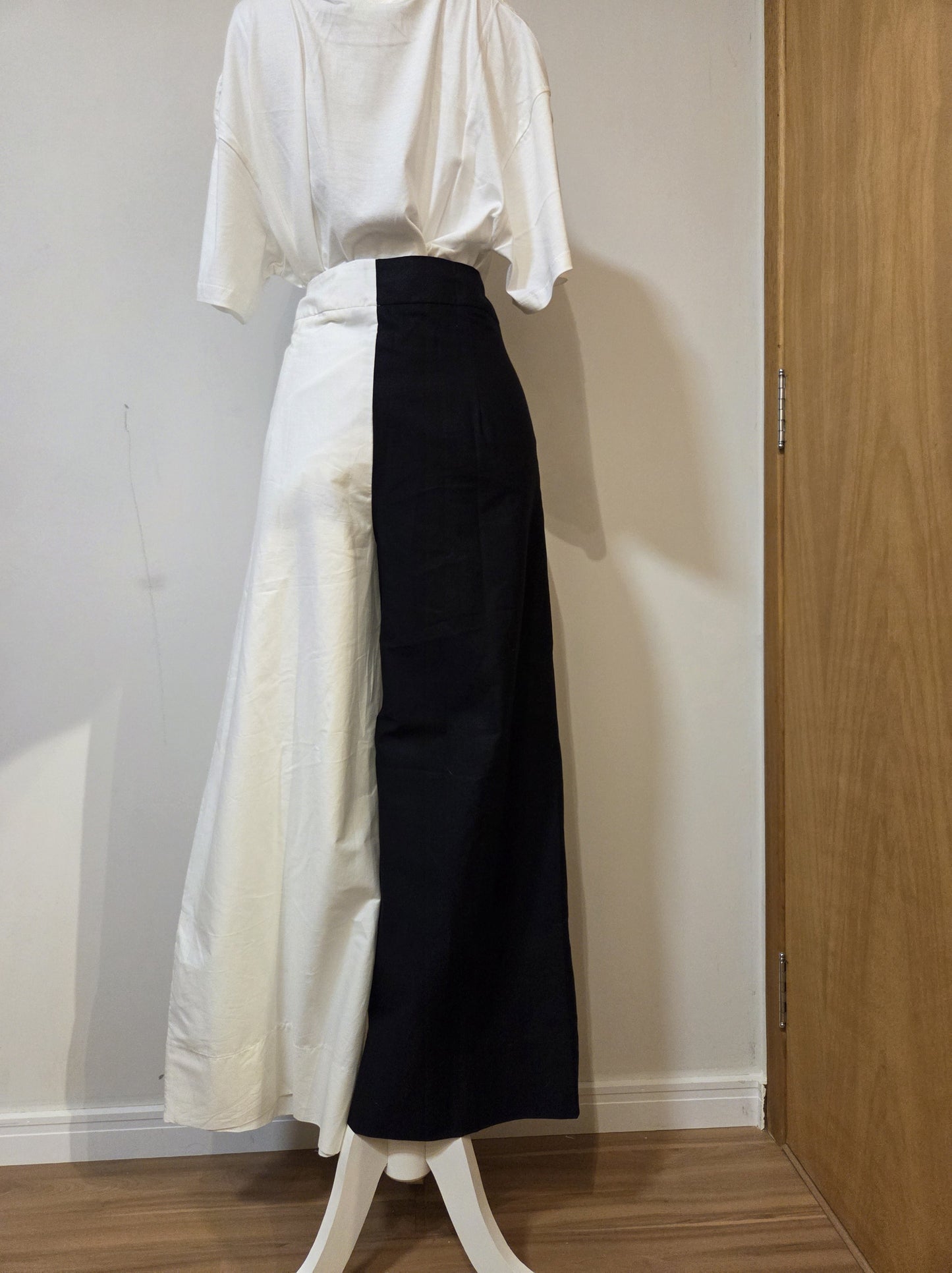 Calça Farm Pantalona Bicolor Preto e Branco