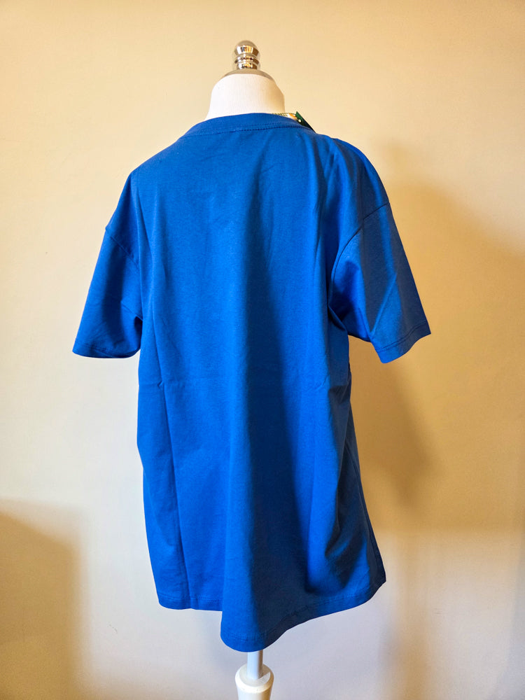 Camiseta Farm Arara Tricolor Fundo Azul