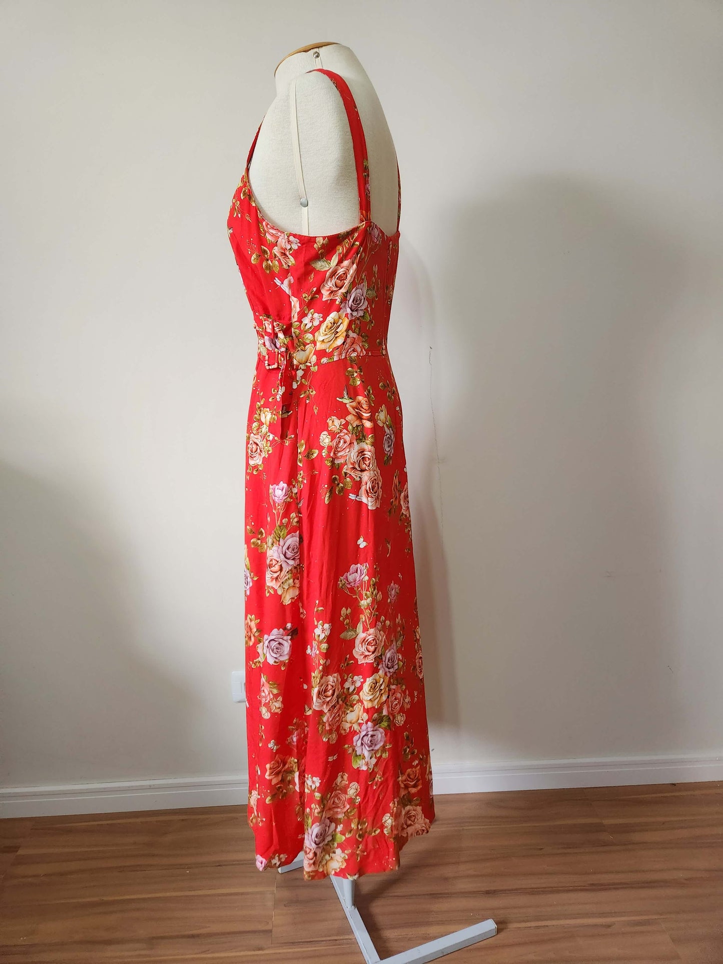 Vestido Vermelho Floral com Fenda e Bolsos – Viscose