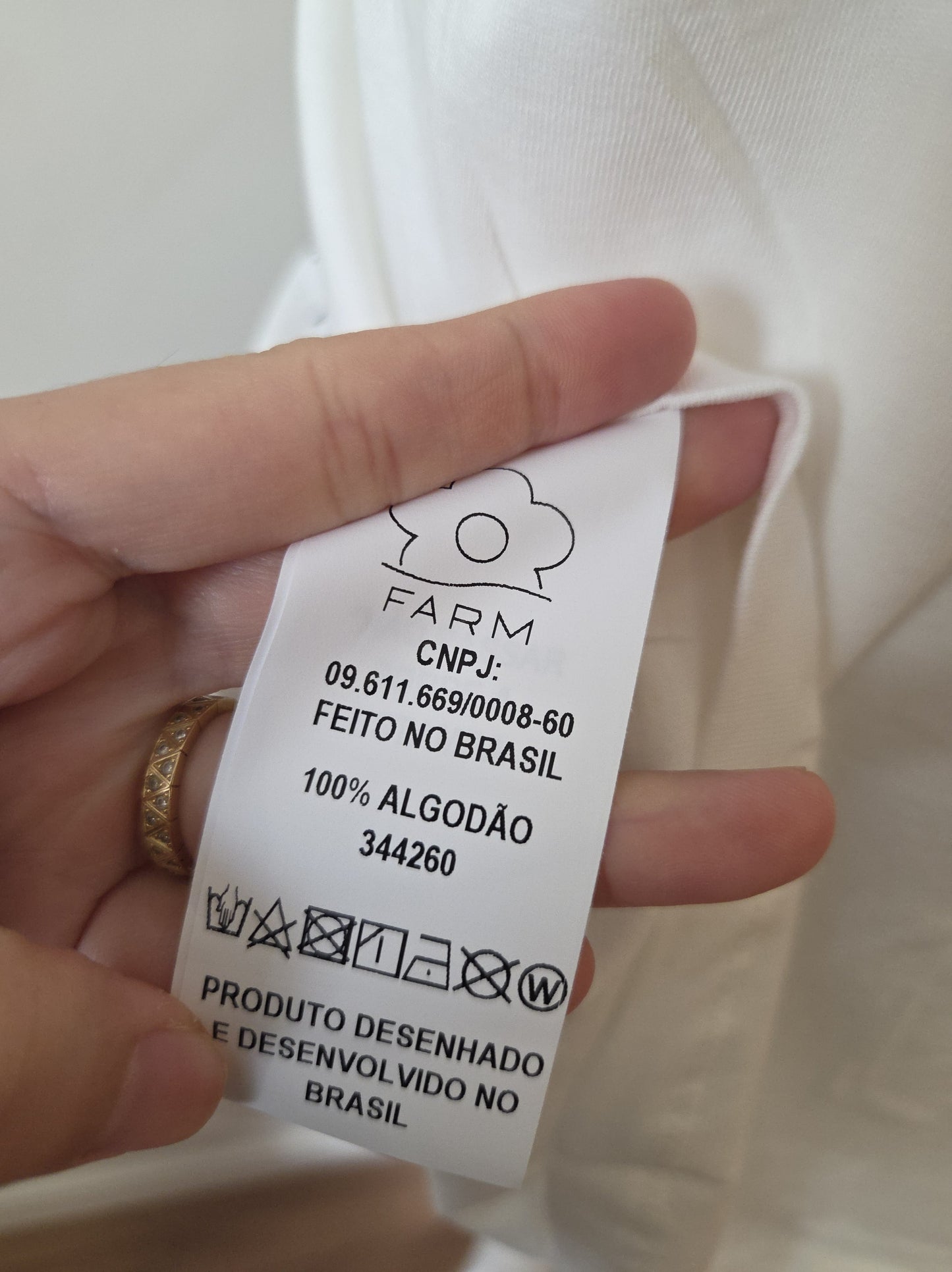 Camiseta Farm Estampa Arara Vermelha e Coqueiros