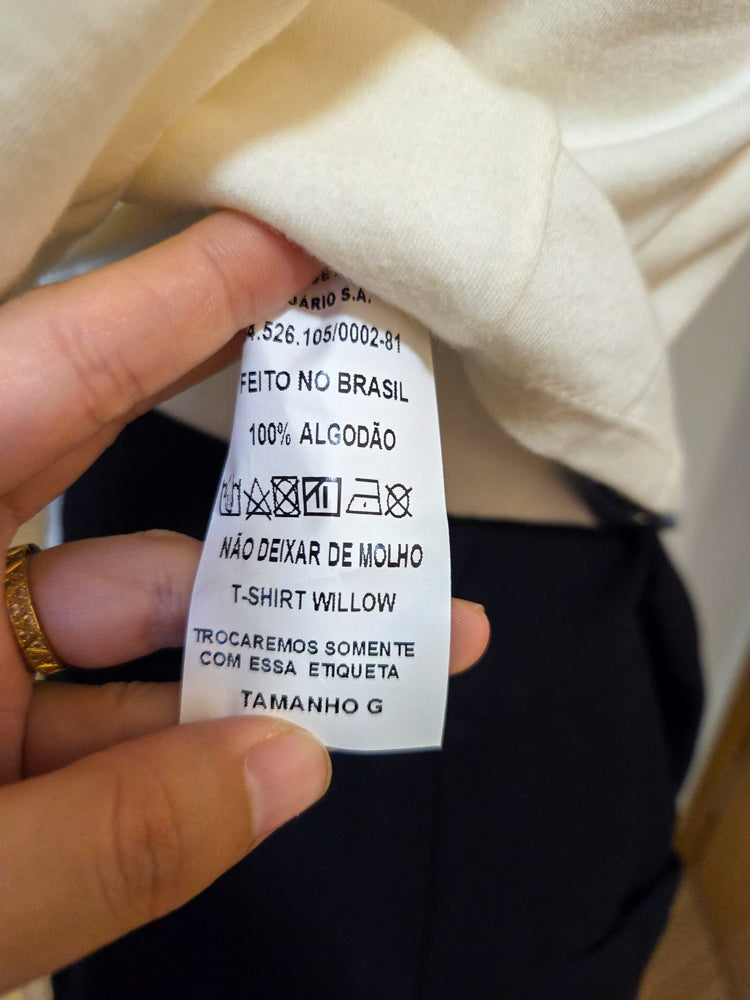 Blusinha Nati Vozza Off White Manga Longa com Torção Frontal