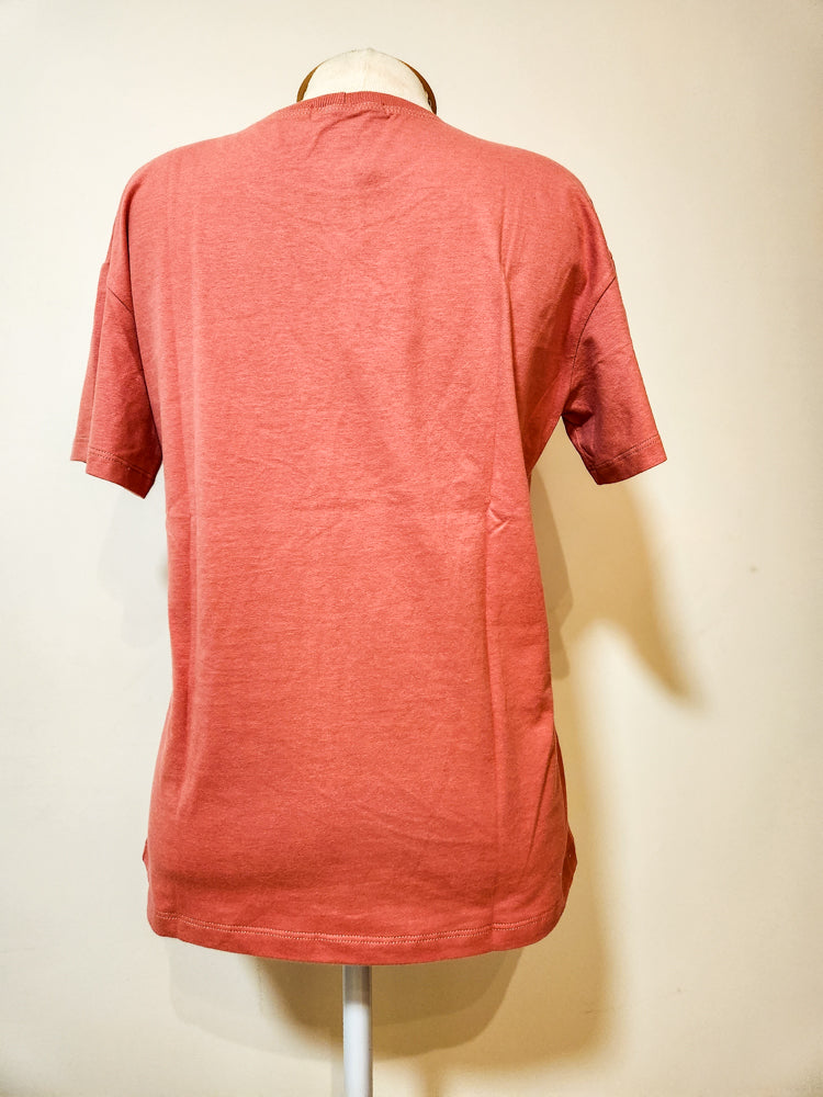 Camiseta Antix Goiaba com Bordado de Flor