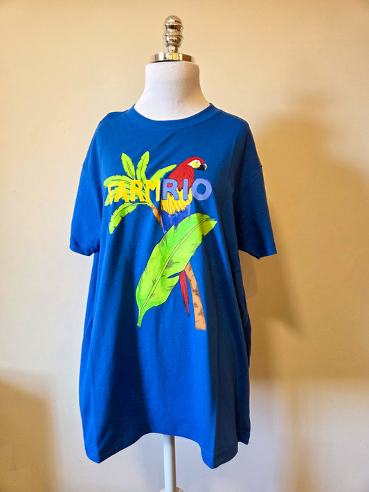 Camiseta Farm Arara Tricolor Fundo Azul