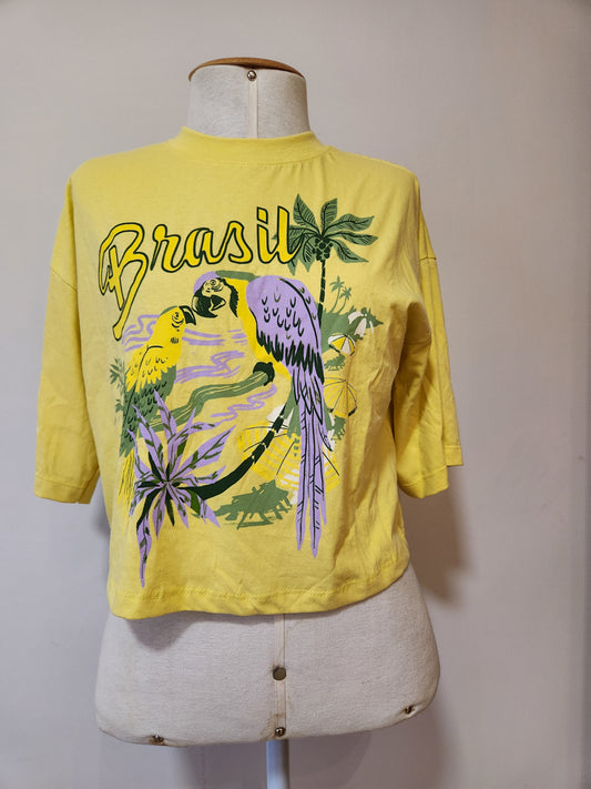 Camiseta Farm Arara Lilás Box - Fundo Amarelo