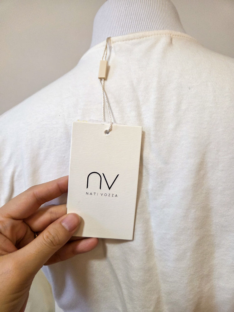 Blusinha Nati Vozza Off White Manga Longa com Torção Frontal