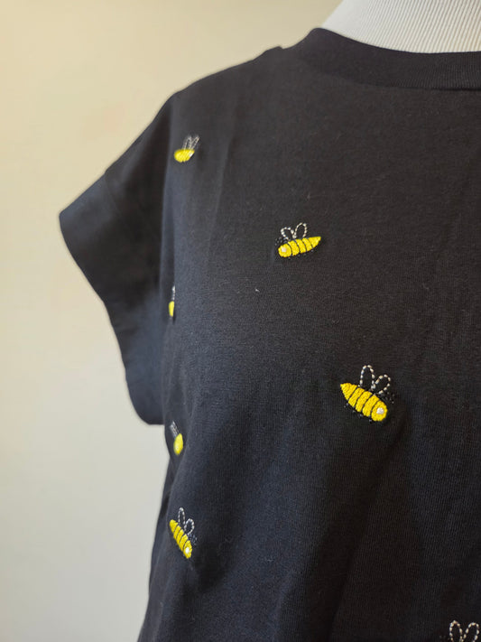 Camiseta Yellon Muscle Abelhas Bordadas Fundo Preto