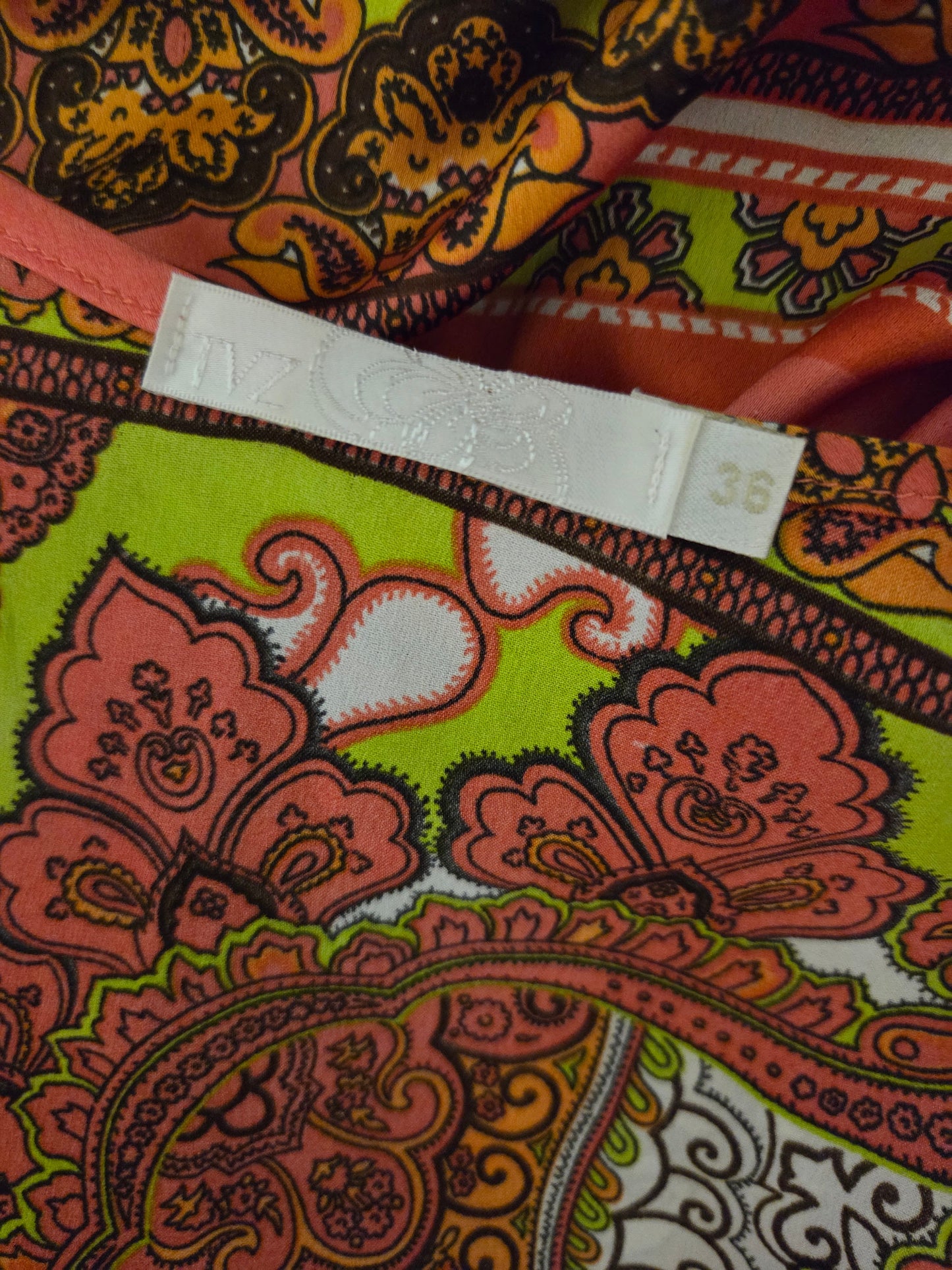 Blusinha TVZ Estampada Floral e Listras | Ombros Vazados