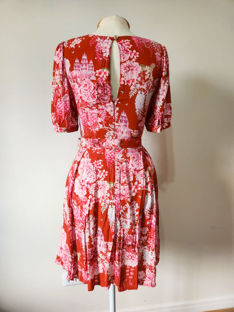 Vestido Antix Curto Estampa Passeio do Tigre