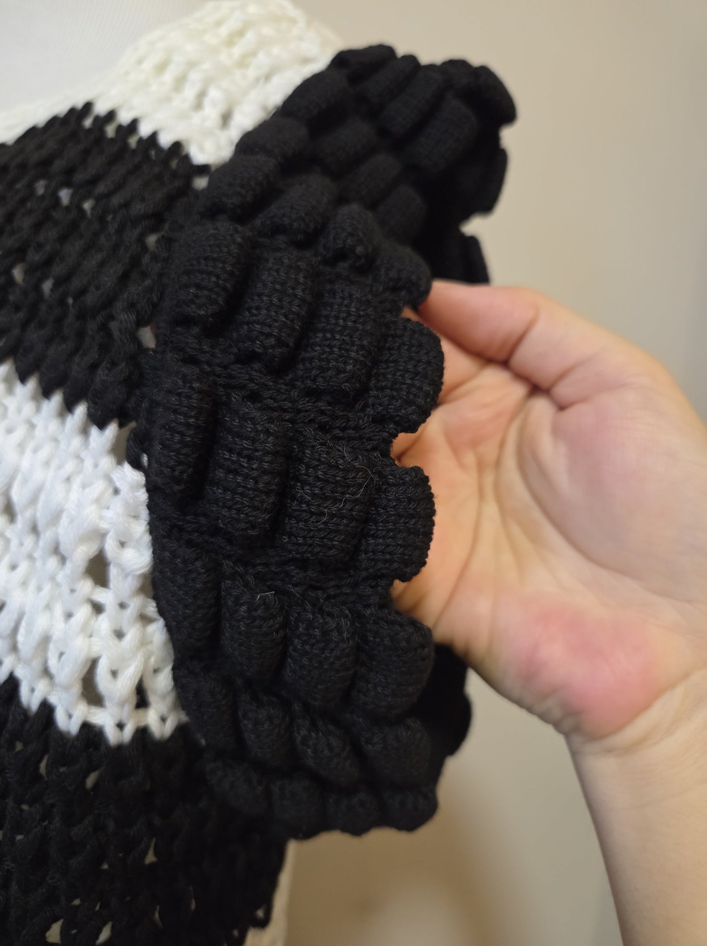 Blusa Farm Tricô Telado Preto e Branco