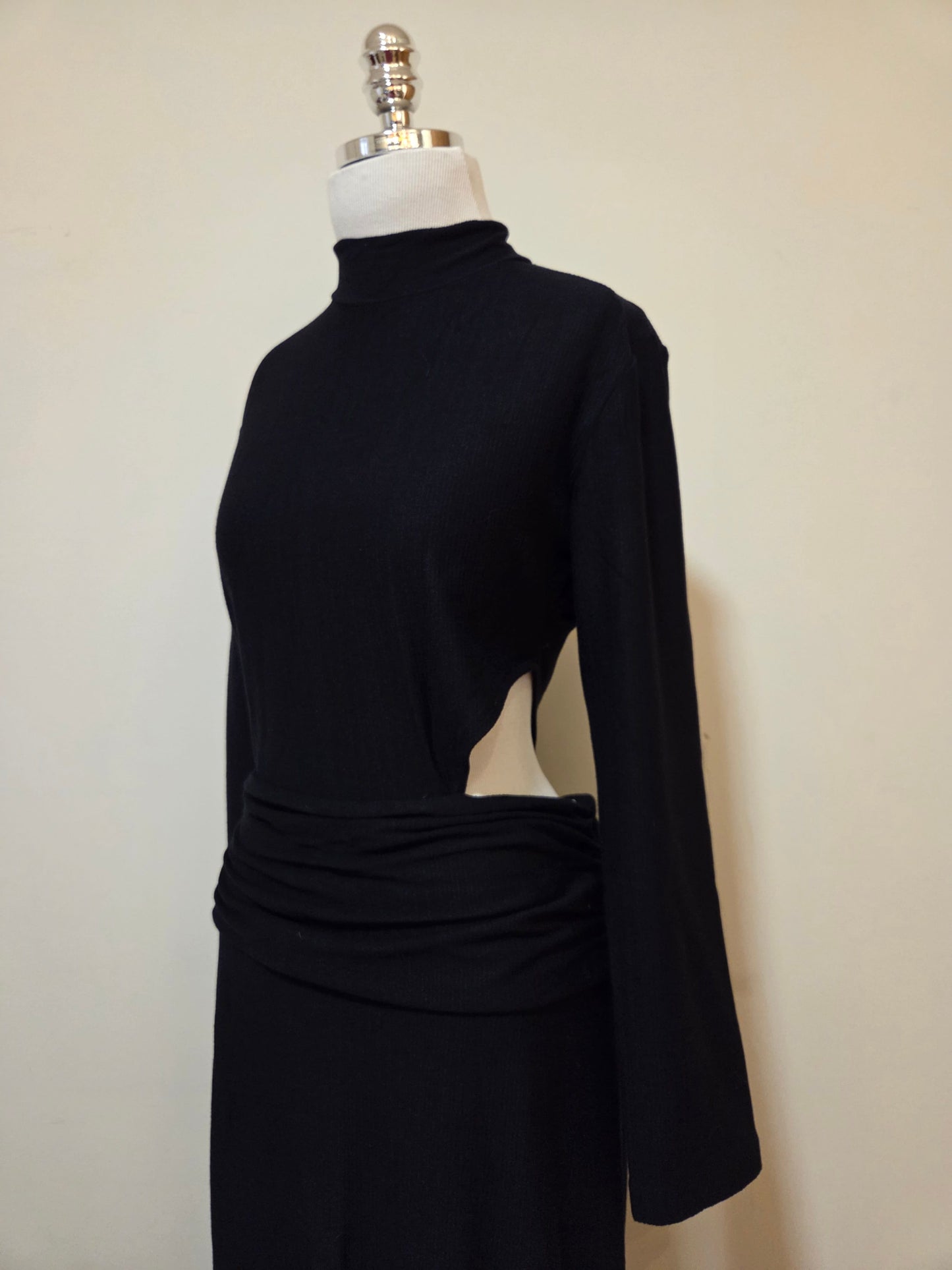 Vestido Farm Manga Comprida Preto Assimétrico Golinha