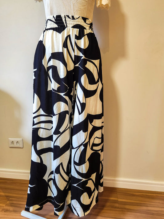 Calça Farm Tucanada Preto e Branco