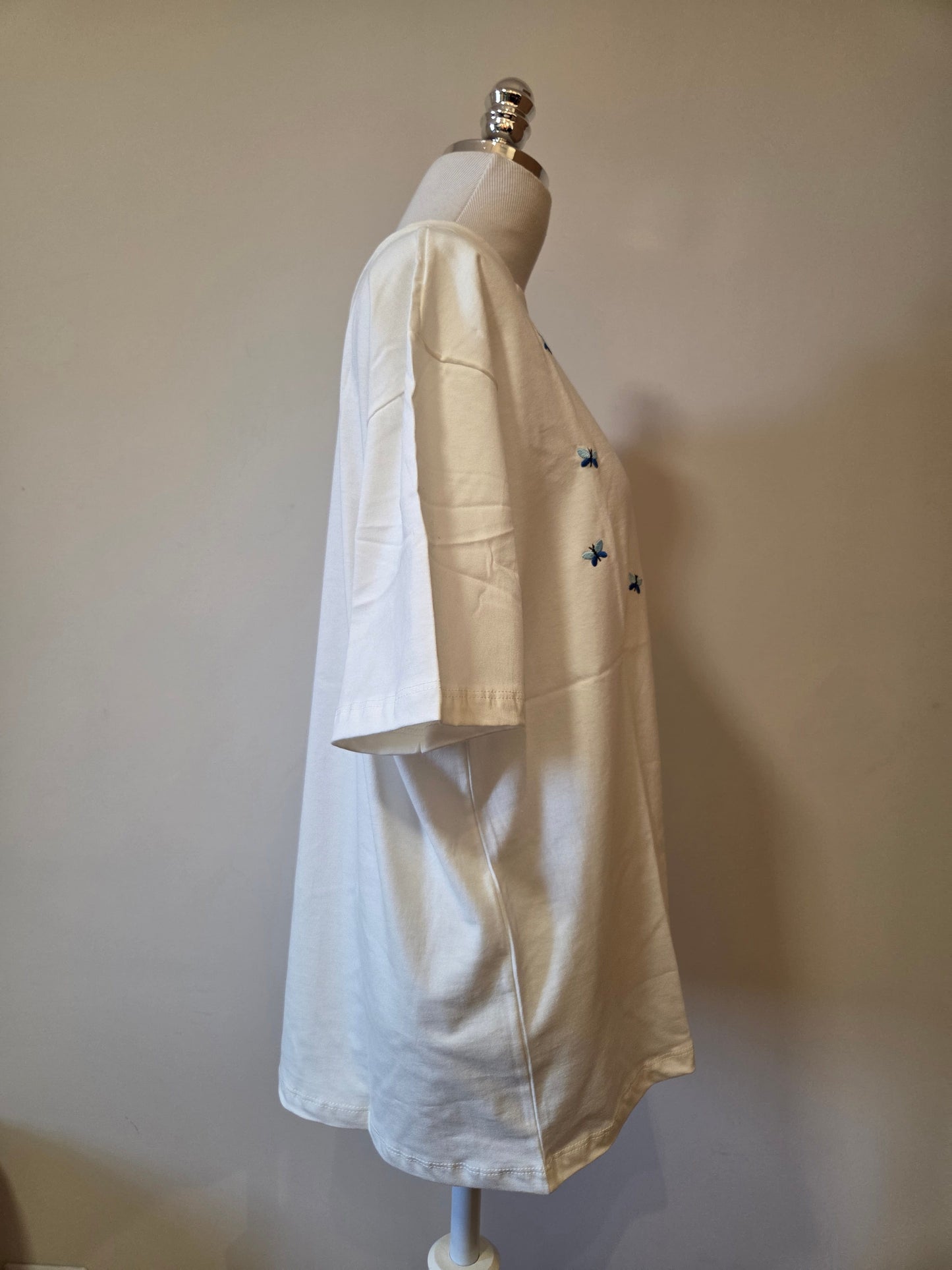 Camiseta Yellon Borboletas Azuis Bordadas