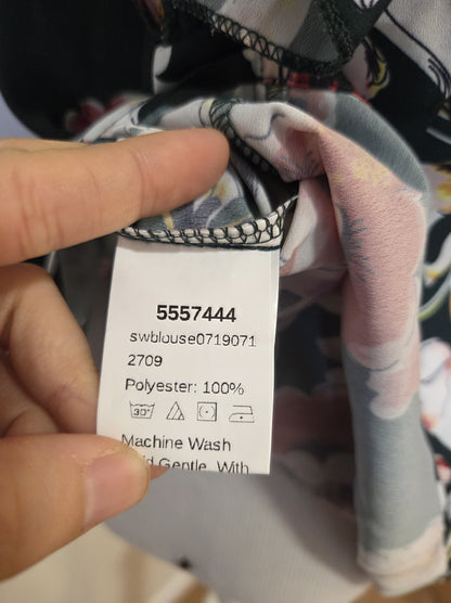 Blusinha Shein Floral com Fundo Verde