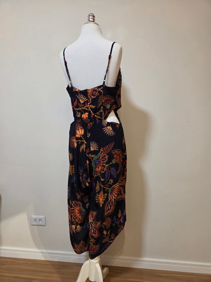 Macacão Farm Pantacourt Estampa Floral Fundo Preto