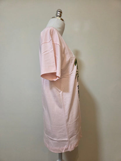 Camiseta Farm Engradados Arara Rosa - Modelagem Média