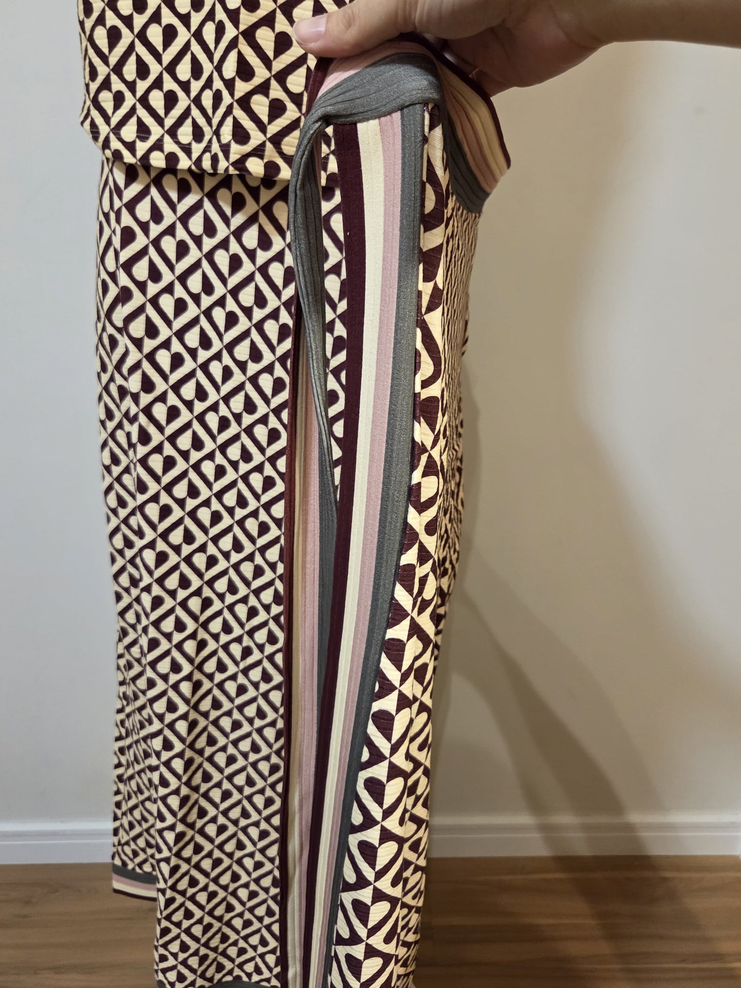 Conjunto Farm Estampa Corações Blusinha e Saia Transpassada