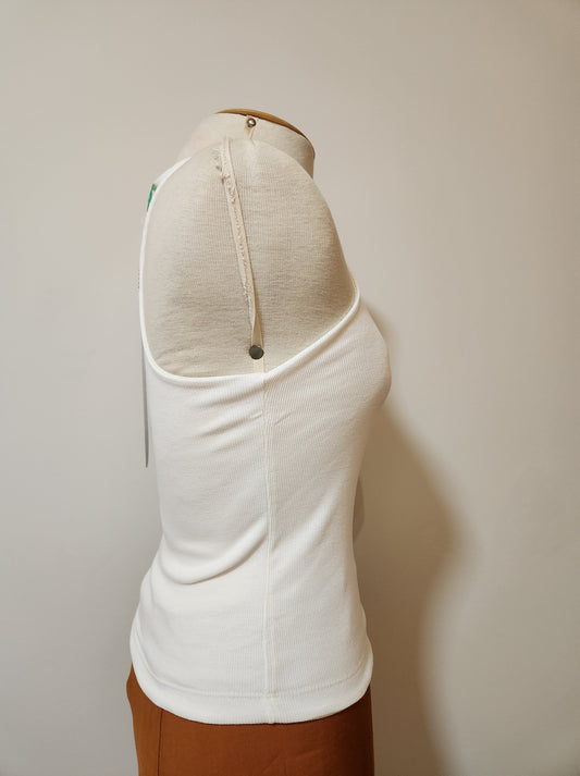 Regata Farm Rio com Estampa de Arara Tricolor e Folhagens