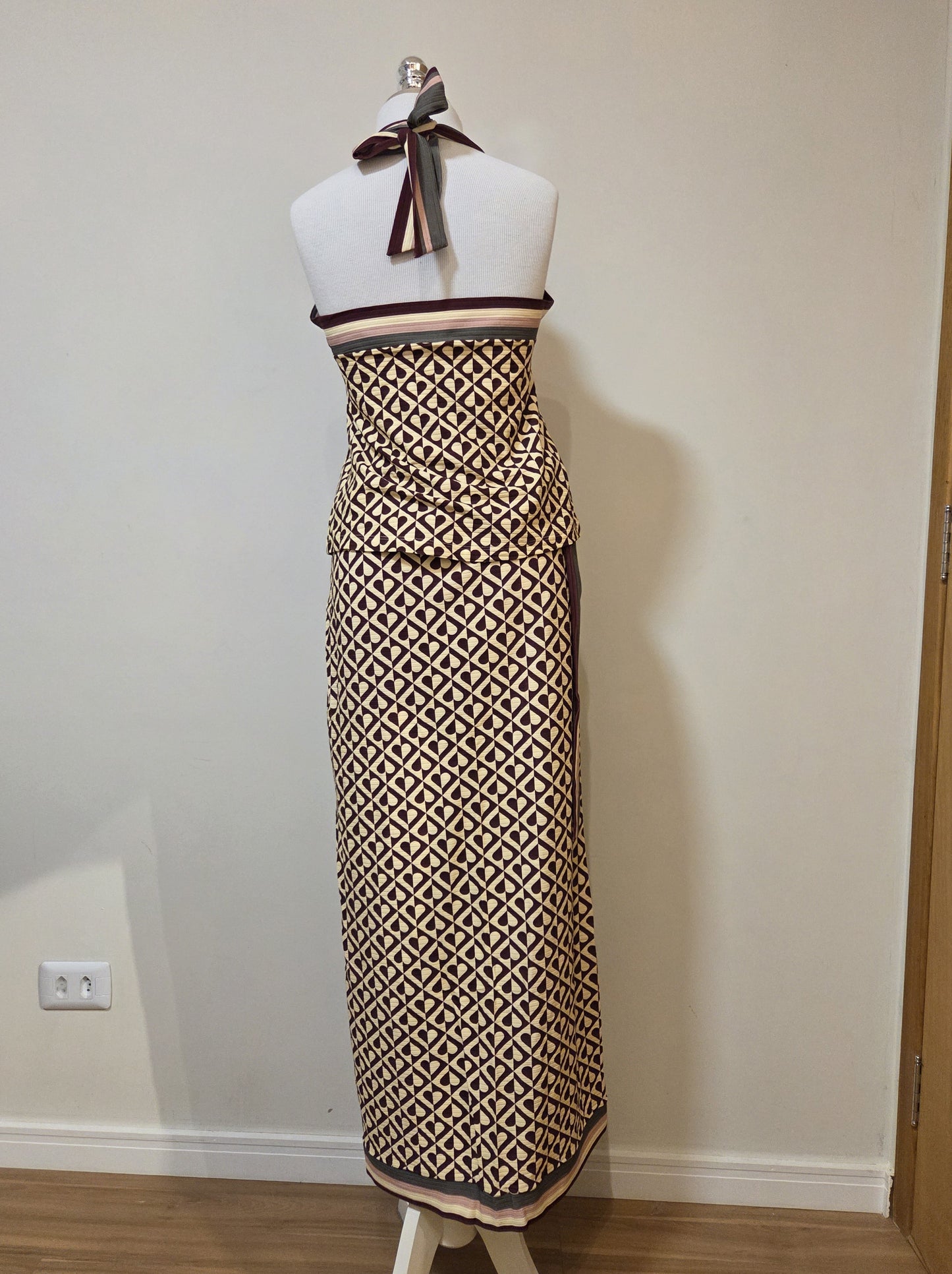 Conjunto Farm Estampa Corações Blusinha e Saia Transpassada