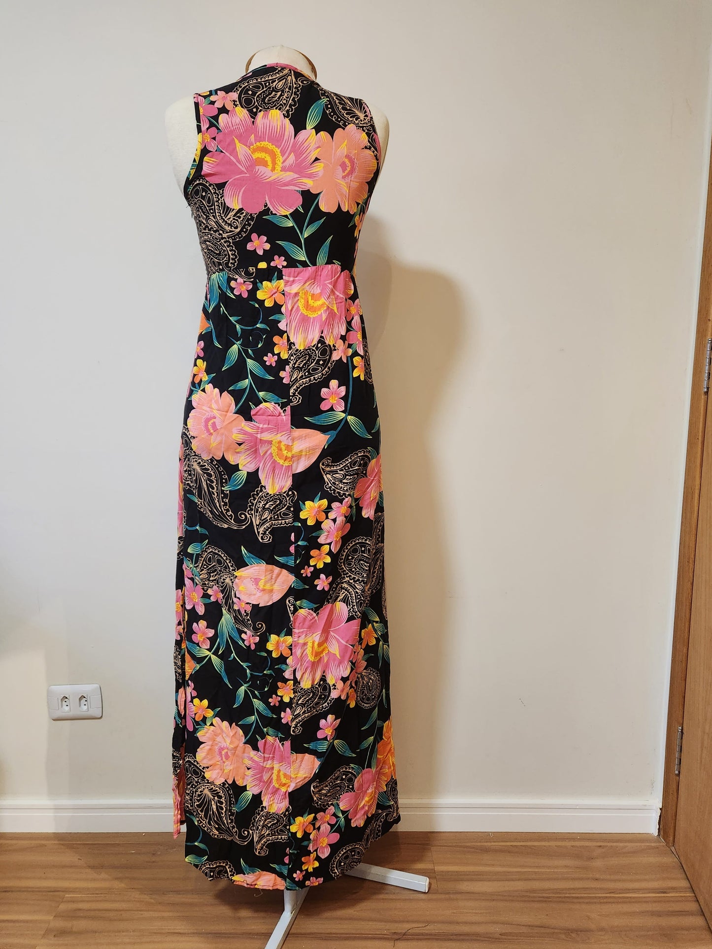 Vestido Marisa Floral com Fundo Preto