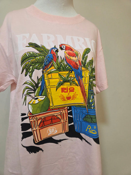 Camiseta Farm Engradados Arara Rosa - Modelagem Média