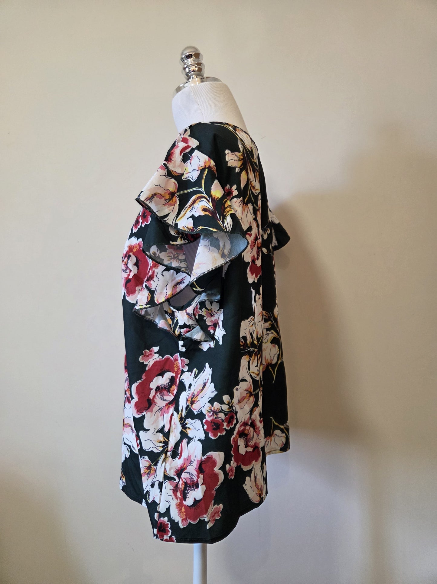 Blusinha Shein Floral com Fundo Verde