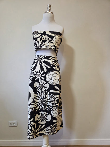 Conjunto Farm Top e Saia Flora Preto e Off