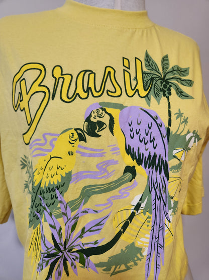 Camiseta Farm Arara Lilás Box - Fundo Amarelo
