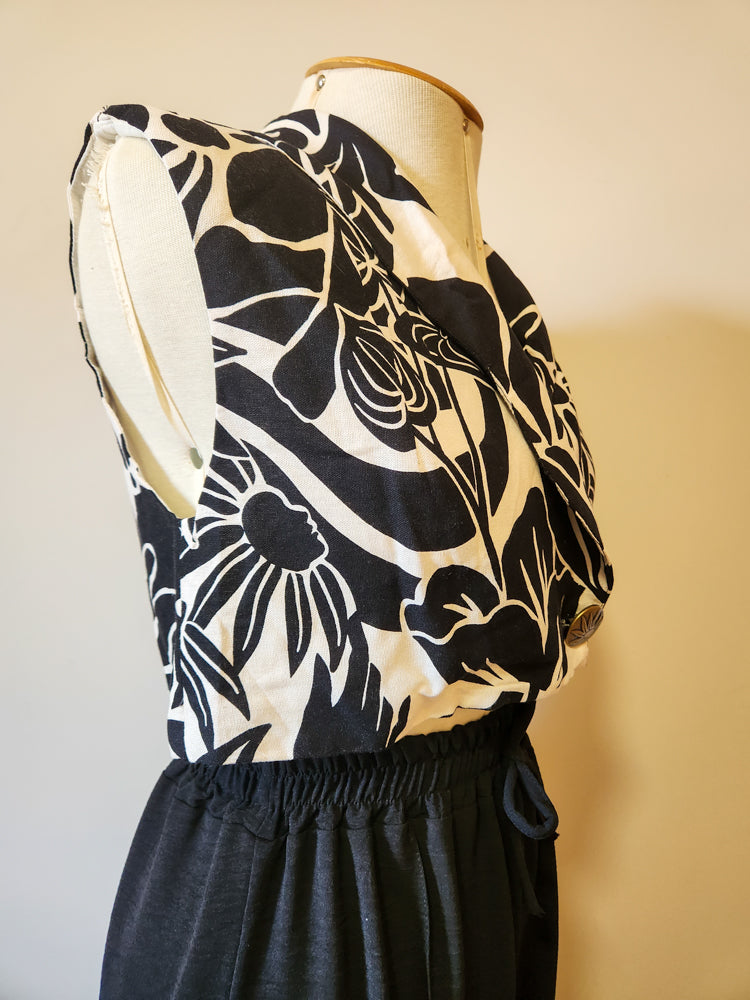 Colete Farm Preto e Branco Floral