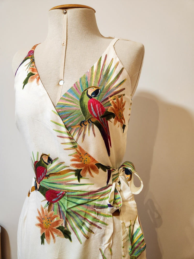 Vestido Farm Curto Amor de Arara Transpassado